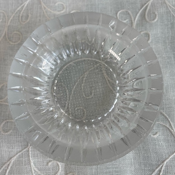 Vintage MCM Heavy Beveled Glass Cigar Ashtray Made in Indonesia 5”x5”x2” - Picture 4 of 7